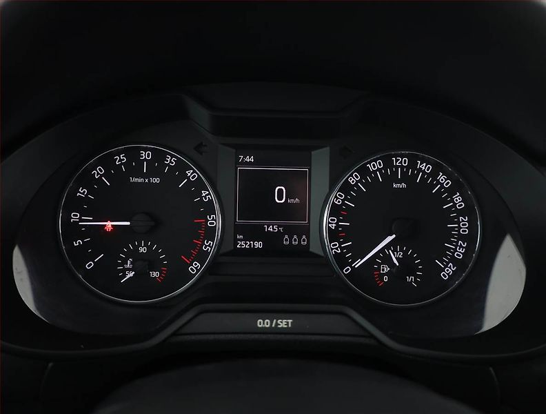 Škoda Octavia (2014) 1.6 TDI, Tempomat - fotka 9 z 14