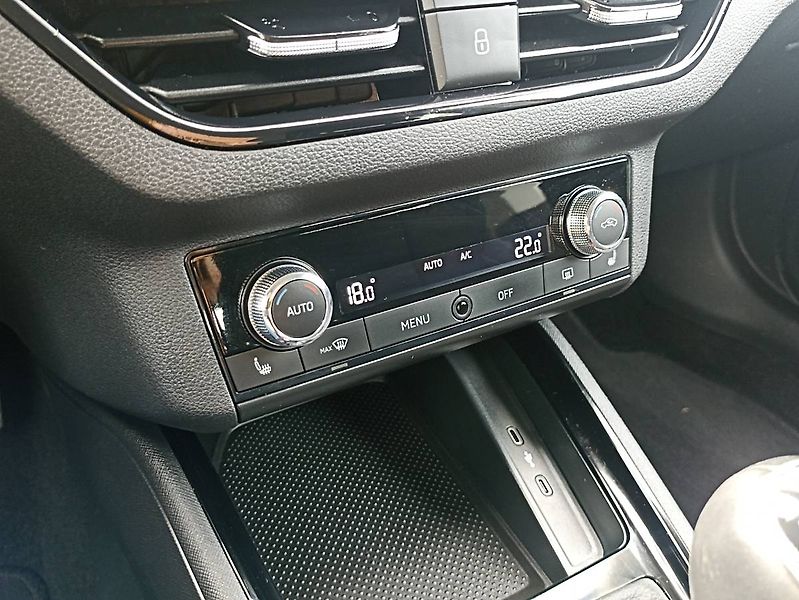 Škoda Kamiq (2021) 1.5 TSI 110kW tažné LED manuál - fotka 22 z 35