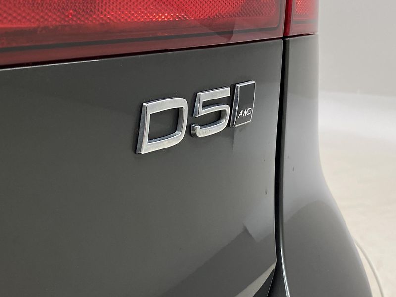 Volvo V90 CC D5 AWD MOMENTUM AUT CZ - fotka 34 z 44