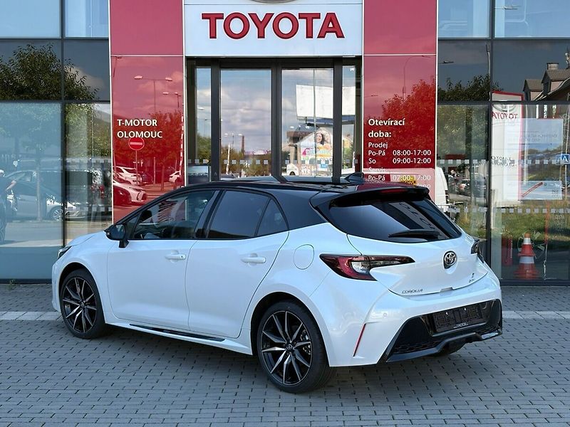 Toyota Corolla 2.0 GR Sport - fotka 2 z 20