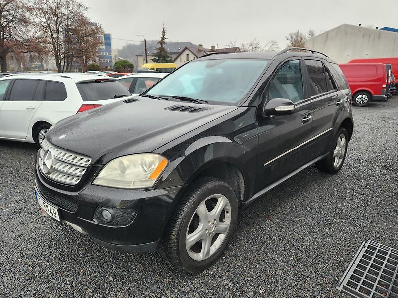 Mercedes-Benz Třídy M 320CDi 4-Matic Harman&Kardon  - fotka 2 z 17