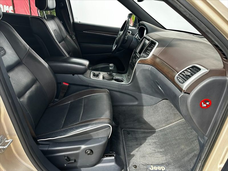 Jeep Grand Cherokee 3,0 184kW Overland 4x4 - fotka 12 z 45