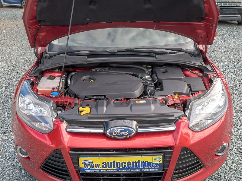 Ford Focus (2012) 1.6i 16V 110KW – VÝBAVA! - fotka 42 z 46