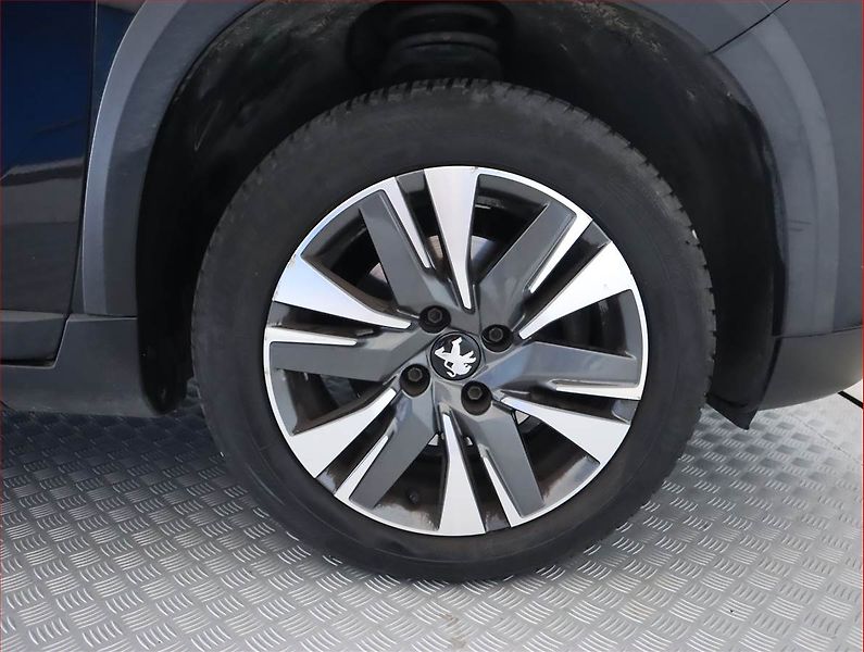 Peugeot 2008 (2019) 1.2 PureTech, Serv.kniha, Navi - fotka 15 z 20