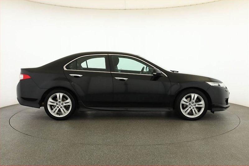 Honda Accord (2011) 2.2 i-DTEC, ČR,1.maj - fotka 6 z 14