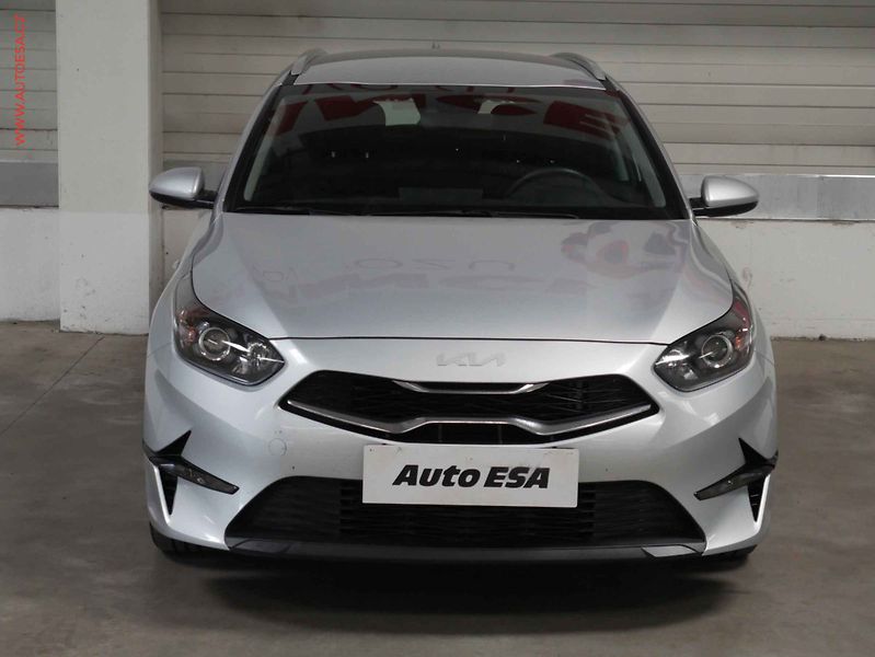 Kia Ceed (2023) 1.5 T-GDI, 1.maj,ČR, servis - fotka 2 z 20