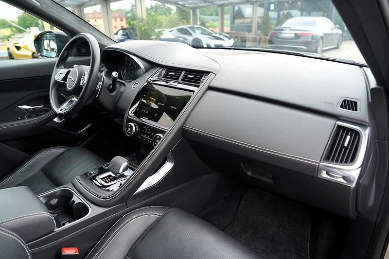 Jaguar E-Pace D200 4WD R-Dynamic/Aut/LED/fac - fotka 28 z 48