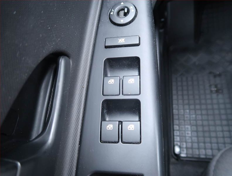 Kia Ceed (2010) EX 1.4 CVVT, ČR,1.maj - fotka 14 z 14