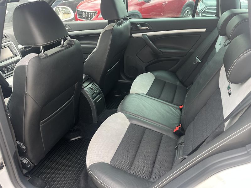 Škoda Octavia (2010) 2.0 TSi 147KW DSG RS - fotka 12 z 19