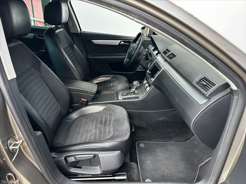 Volkswagen Passat 2,0 2.0TDI 103kW DSG Highline - fotka 12 z 40