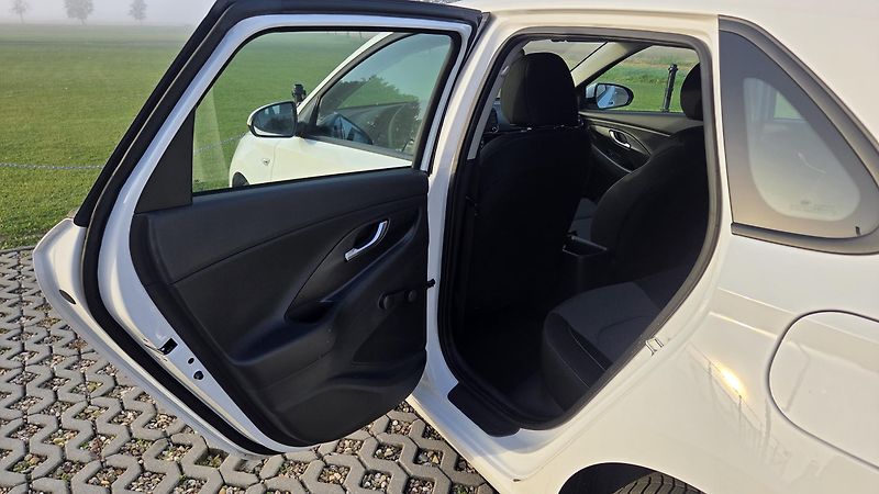 Hyundai i30  1.0TGDI 120 Start Plus CZ DPH - fotka 13 z 26