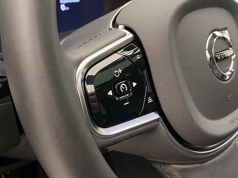 Volvo XC60 T6 AWD PLUG-IN PLUS DARK - fotka 19 z 54
