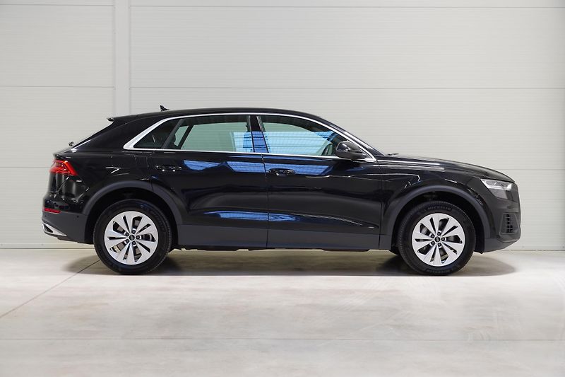 Audi Q8 55 TFSI,ČR,DPH,ZÁRUKA 2028 - fotka 4 z 33