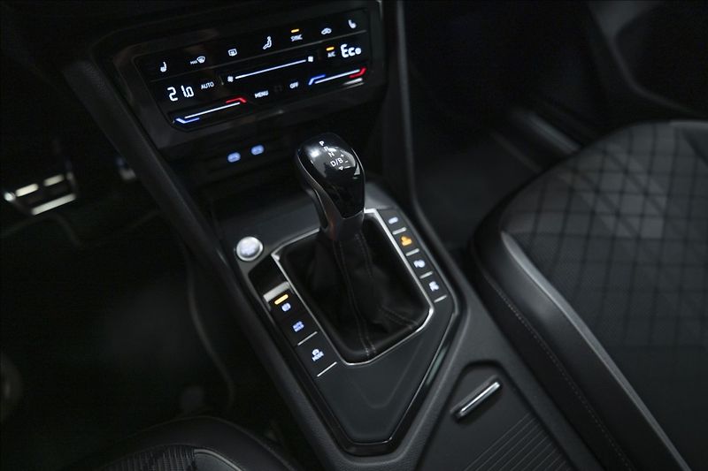 Volkswagen Tiguan 1,4 TSI DSG eHYBRID R-LINE ČR - fotka 25 z 46
