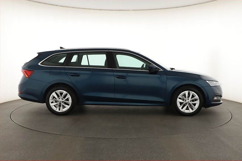Škoda Octavia (2023) 2.0 TDI, Automat, ČR,1.maj - fotka 6 z 19