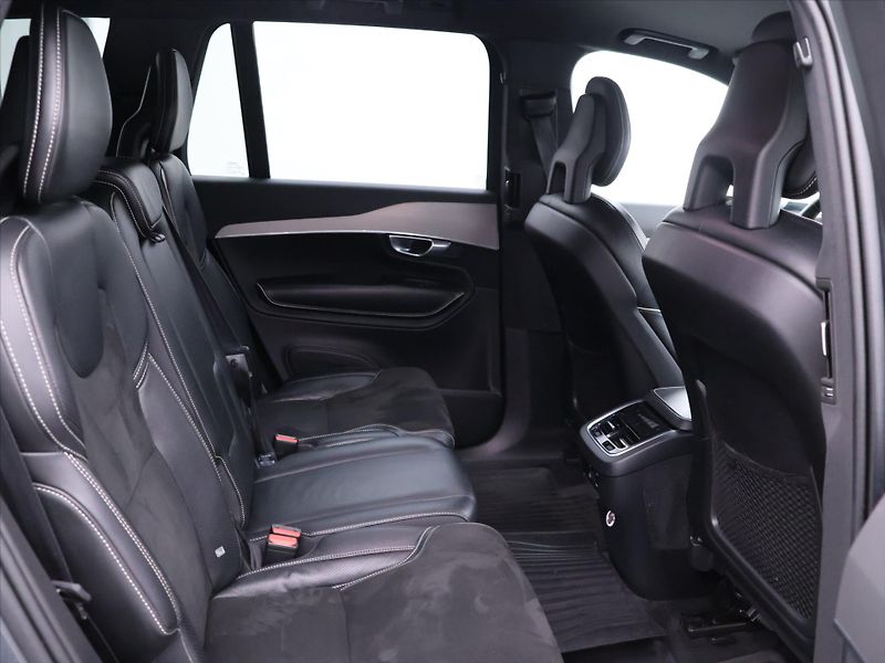 Volvo XC90 2,0 D5 Aut. AWD CZ R-Design - fotka 13 z 36