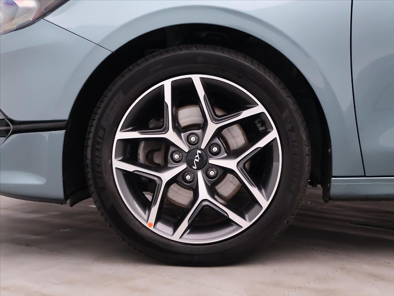 Kia Ceed SW 1,5 T-GDI 117kW GT-Line CZ DPH - fotka 31 z 38