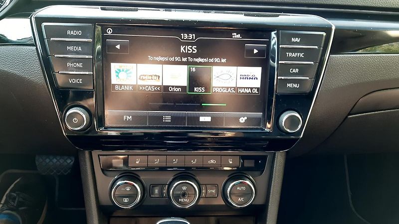 Škoda Superb 2.0 TSI Laurin&Klement DSG 4x4 - fotka 31 z 34