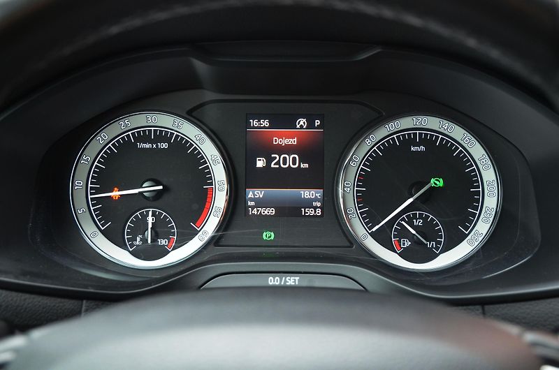 Škoda Karoq (2018) 1.6 TDi 85kW DSG STYLE /CANTON - fotka 23 z 41