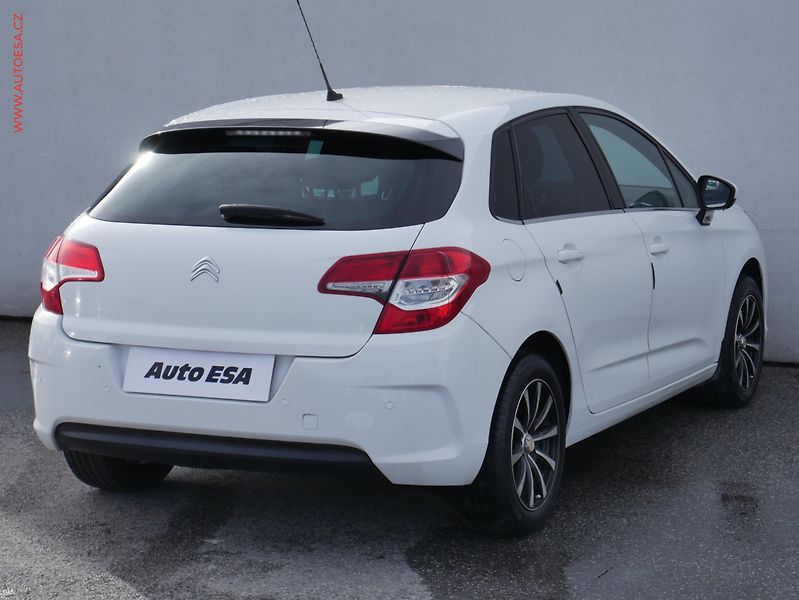 Citroën C4 (2011) 1.6i, ČR, AC, temp, park - fotka 4 z 18