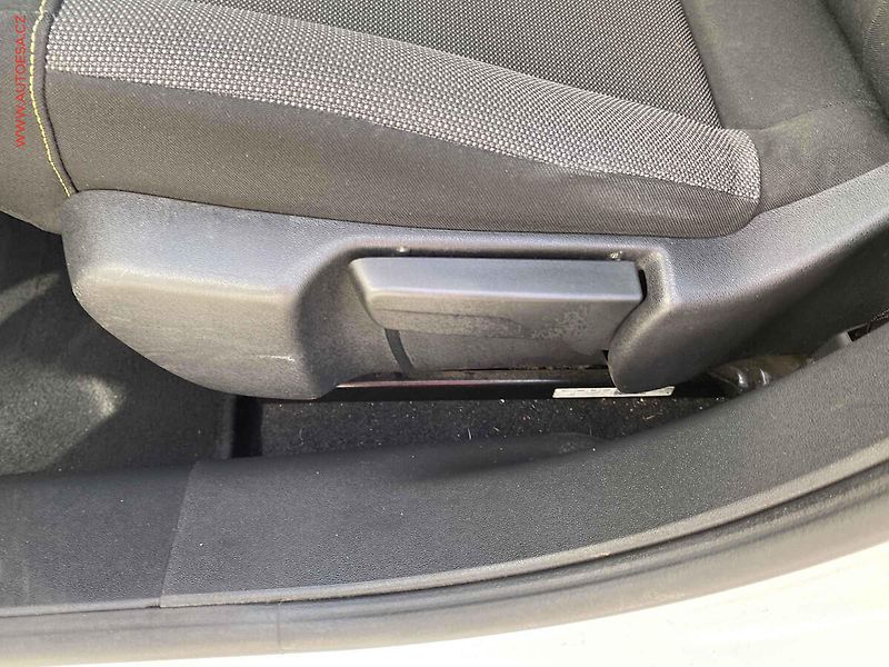 Citroën C3 (2017) 1.2i, 1.maj,ČR, AC, park - fotka 14 z 15