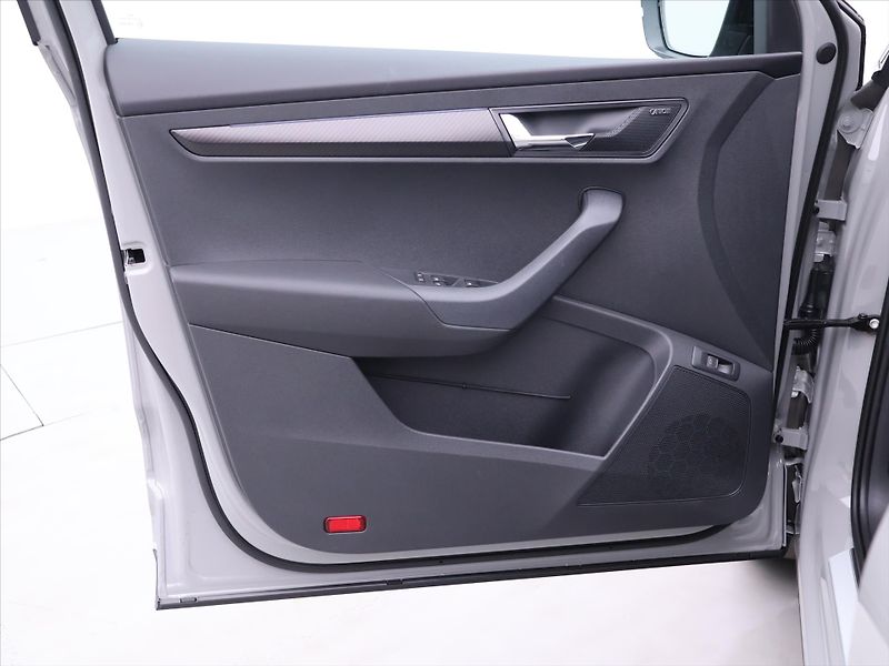 Škoda Karoq 1,5 TSi Sportline DSG 1maj DPH - fotka 12 z 47