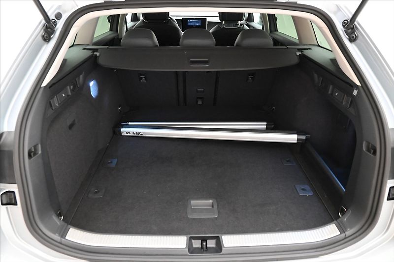 Volkswagen Passat 2,0 TDI 110kW DSG Business Zár - fotka 10 z 32