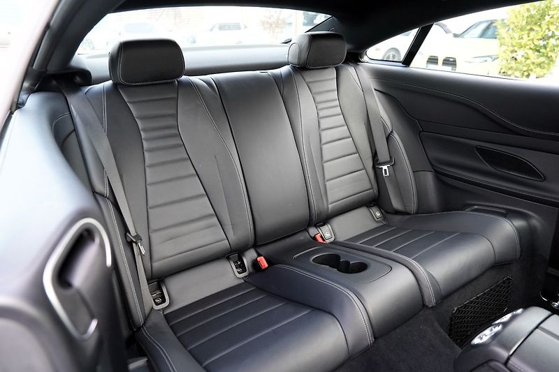 Mercedes-Benz Třídy E E 300d AMG Avantgarde/245 PS - fotka 25 z 34