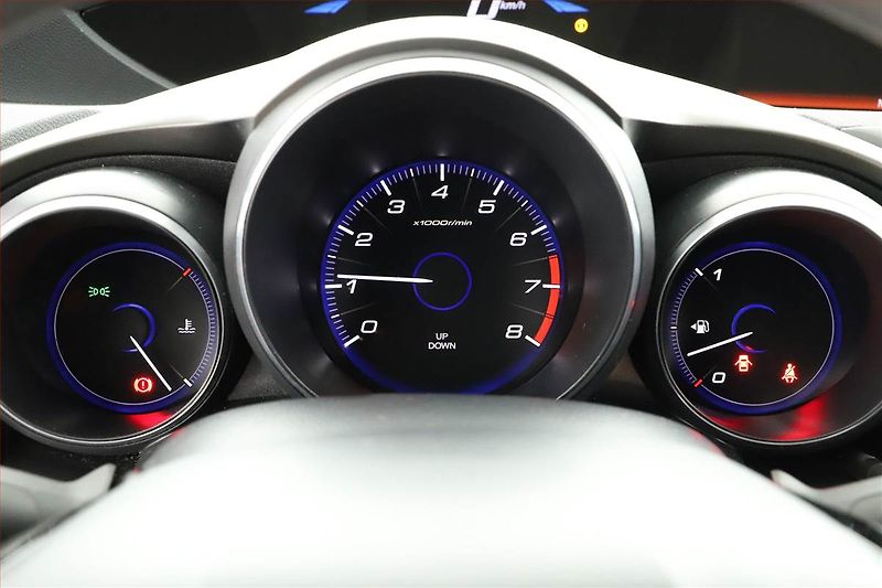 Honda Civic (2014) 1.4 i-VTEC, Tempomat - fotka 8 z 14