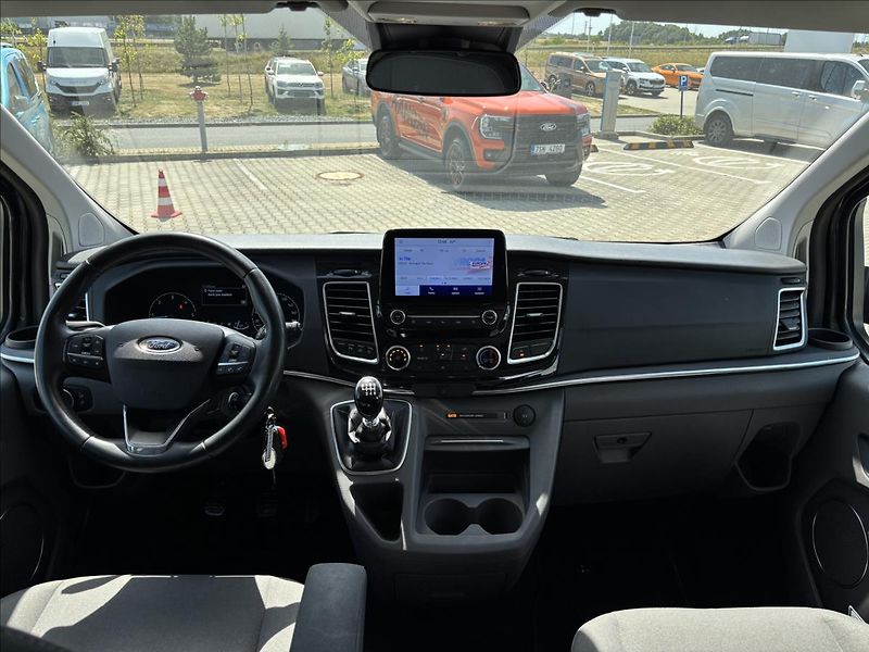 Ford Tourneo Custom 2,0 EcoBlue 110kW L2 Titanium - fotka 19 z 41