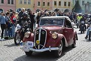 Stovka nablýskaných motocyklů a automobilů předválečné a meziválečné éry vyrazila v neděli z Horního náměstí v Přerově na spanilou jízdu regionem. Nejstarší účastnicí byla 88letá Libuše Šulcová. Vyrazila na motocyklu BSA 770 se sidecarem z roku 1928.