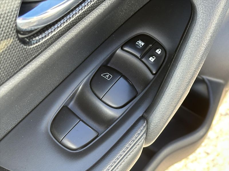 Nissan X-Trail 1,6 dCi 96kw 4WD Kůže Panorama - fotka 16 z 39