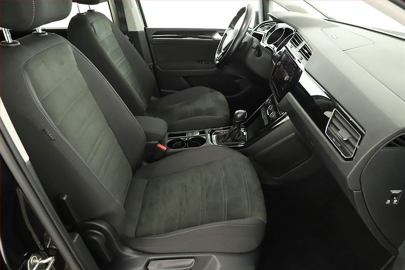 Volkswagen Touran (2020) 2.0 TDI, Automat, 7 míst - fotka 7 z 15
