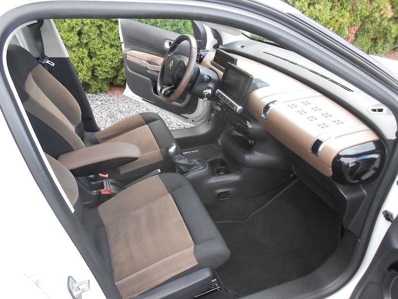 Citroën C4 Cactus Edice,81kw,navi,kamera - fotka 20 z 32