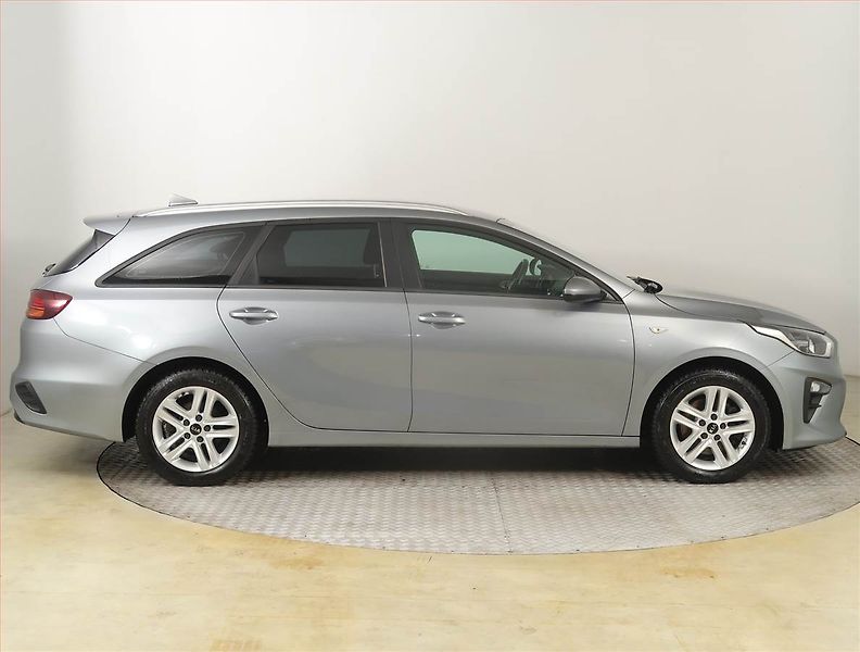 Kia Ceed (2021) Spin 1.5 T-GDI, ČR,1.maj - fotka 6 z 19
