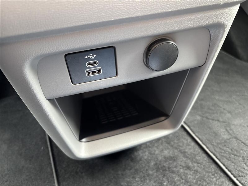 Ford Tourneo Custom 2,0 125kW L2 Titanium  DPH - fotka 42 z 44