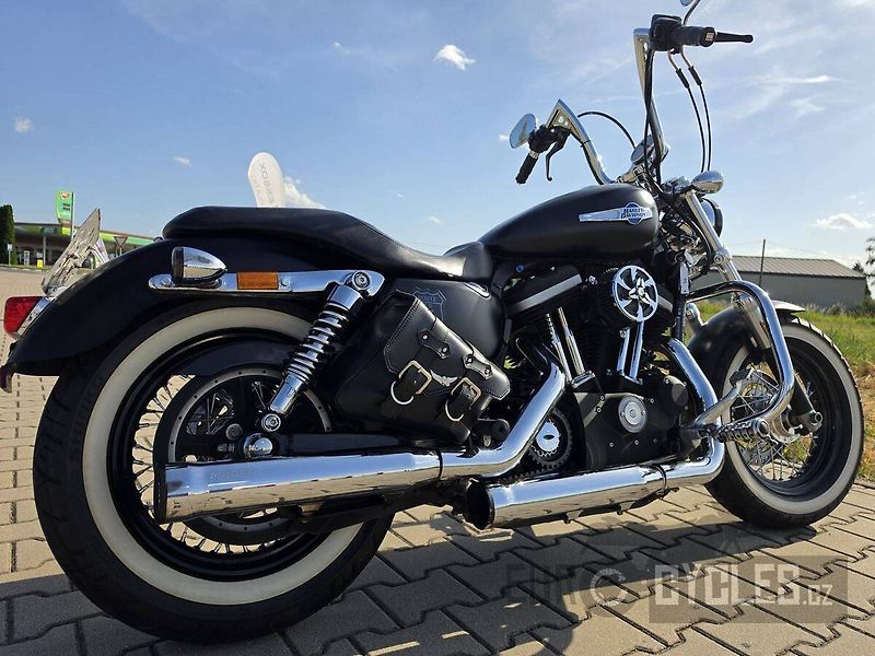 Harley-Davidson (2012) XL 1200 CB Sportster Custom Li - fotka 8 z 26