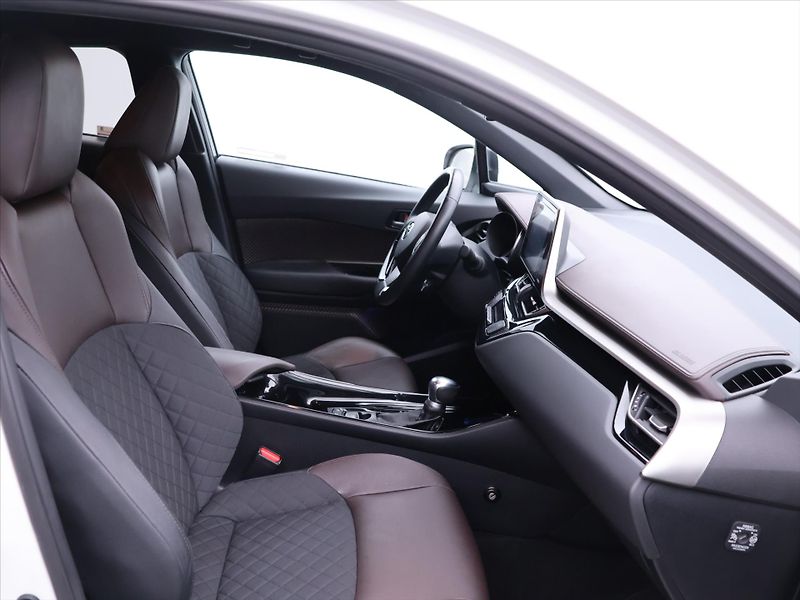 Toyota C-HR 1,8 E-CVT Executive CZ - fotka 14 z 37