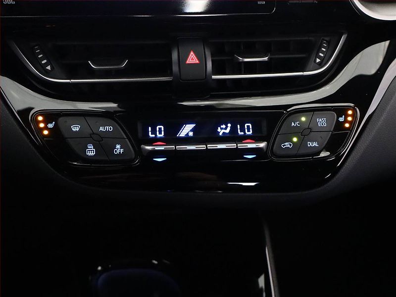 Toyota C-HR (2019) 1.8 Hybrid - fotka 15 z 18