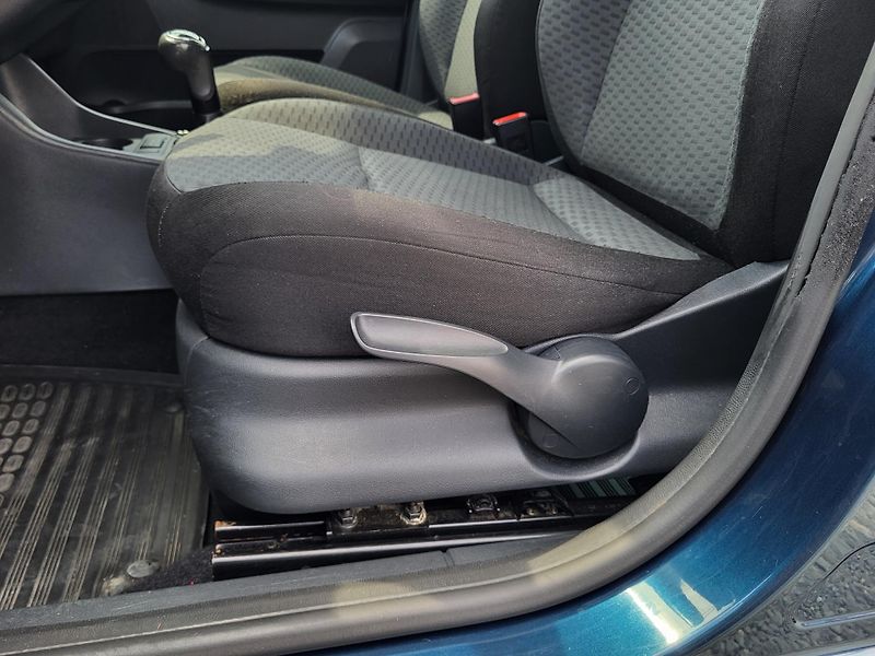 Škoda Roomster 1.2 TSI 63kW AMBIENTE - fotka 20 z 43