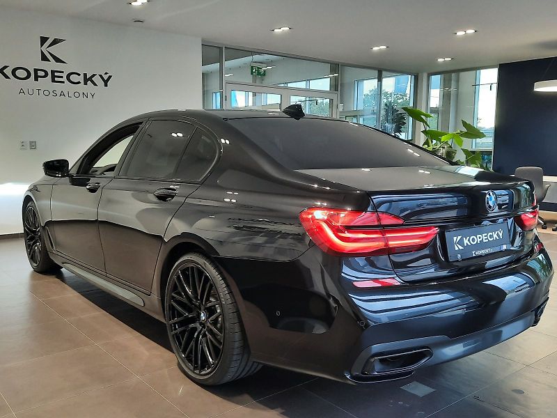 BMW Řada 7 (2018) 730d xDrive M Sport - fotka 7 z 12