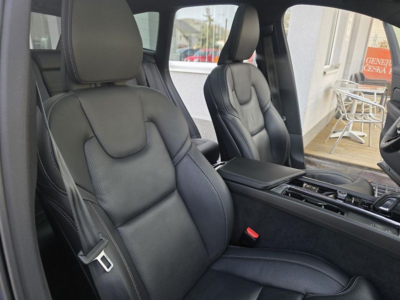 Volvo XC60 2.0 D R-Designe Bowers&Wilkins - fotka 26 z 34