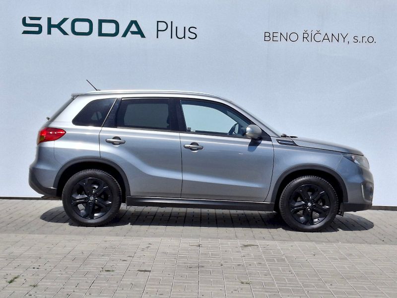 Suzuki Vitara (2017) Automat 4x4 1,4i 103kW - fotka 11 z 33