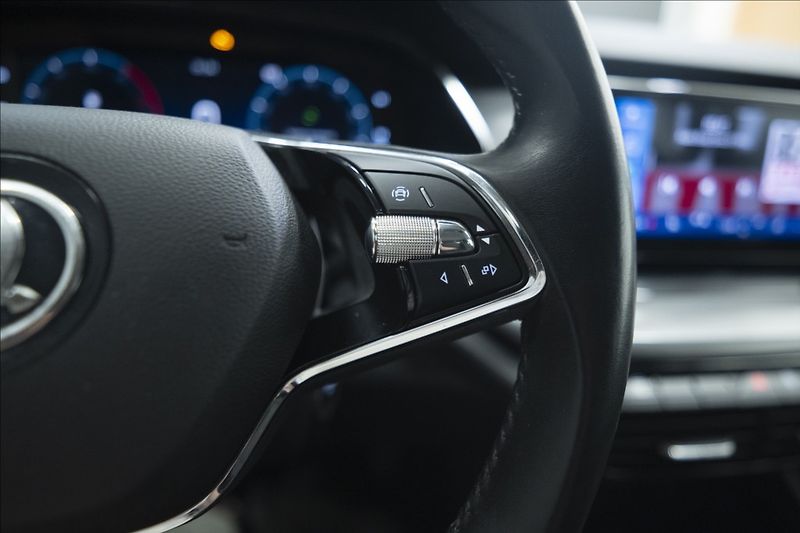 Škoda Octavia 2,0 TDI VÝHŘEV ČR 2x KOLA - fotka 18 z 35