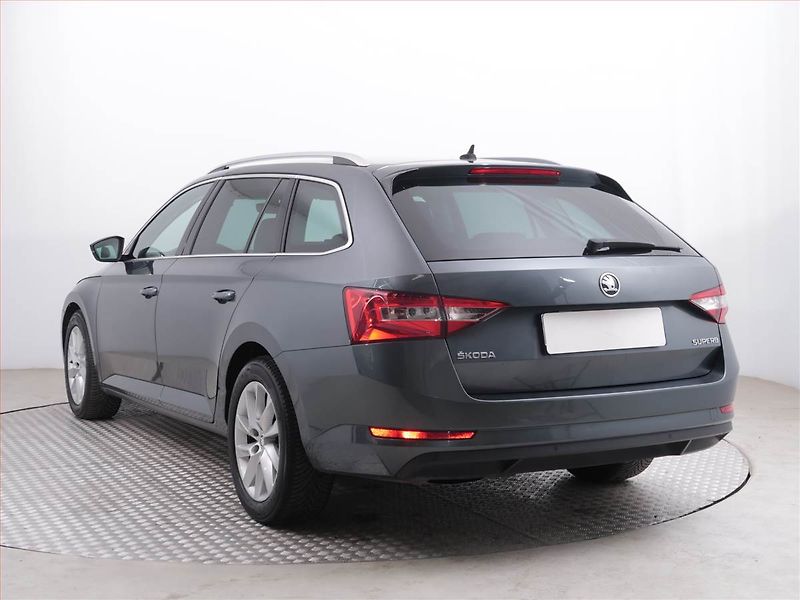 Škoda Superb (2019) 2.0 TDI, Automat, Navi - fotka 4 z 23