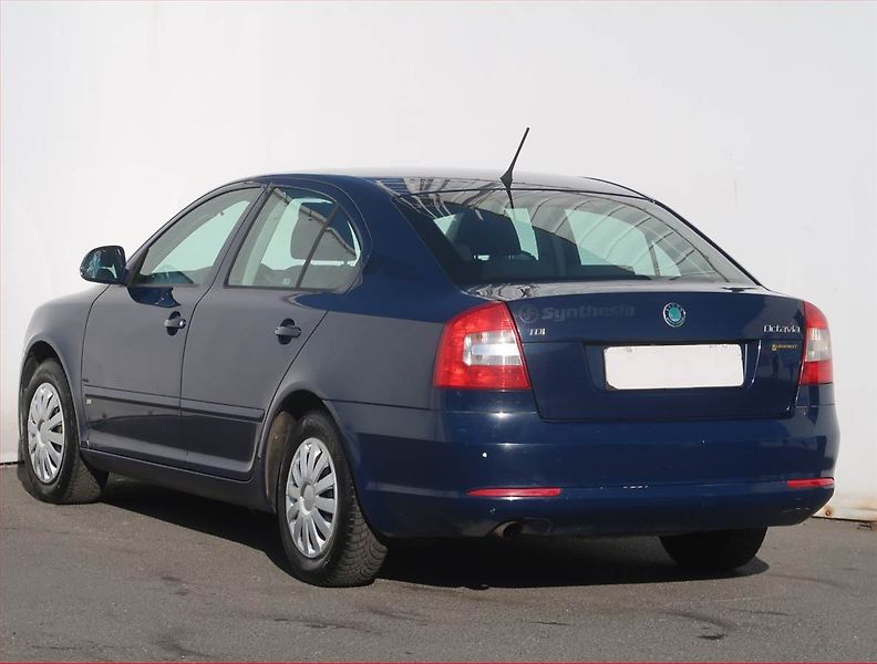 Škoda Octavia (2011) Ambiente 1.6 TDI, nová STK - fotka 4 z 16