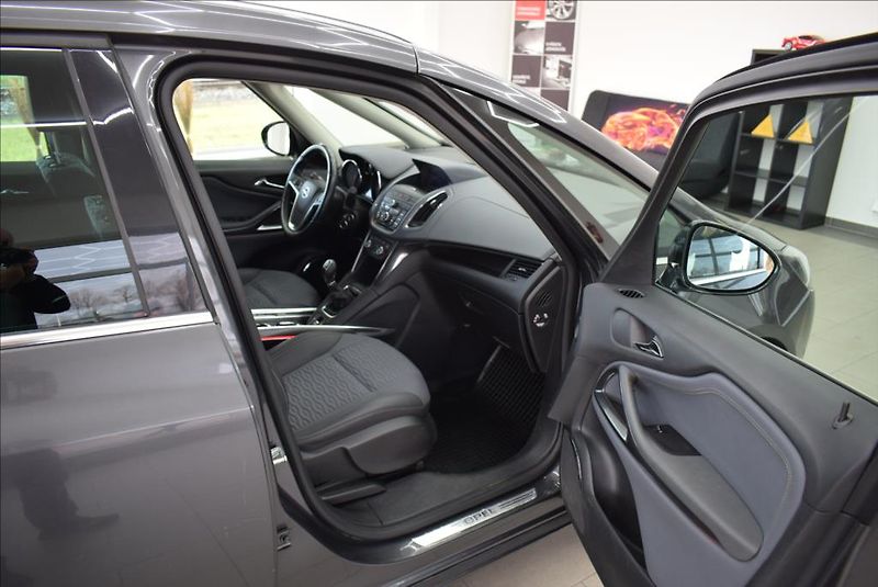 Opel Zafira 2,0 CTDi,7-míst,Nav,Innovation - fotka 14 z 27