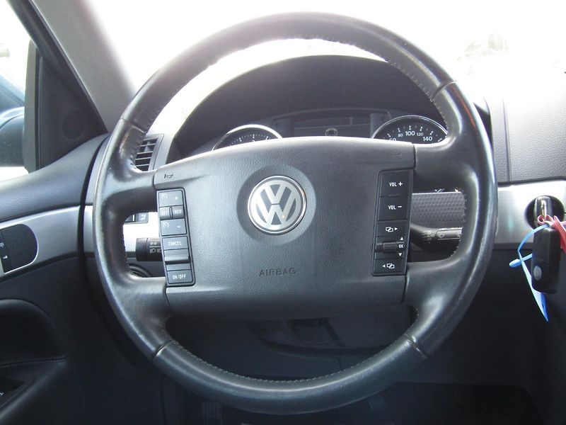 Volkswagen Touareg (2008) 2.5 TDI 4X4  PRUŽINY - fotka 16 z 38