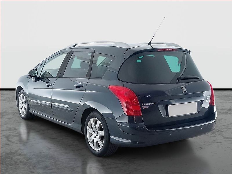 Peugeot 308 (2013) 1.6 e-HDi, 7 míst, ČR,1.maj - fotka 4 z 17