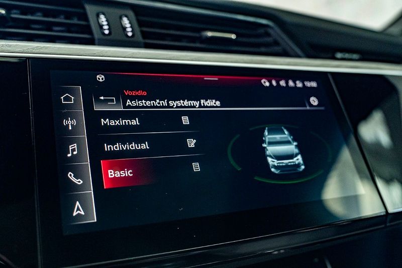 Audi e-tron 55 300kW Pano ACC 360 Tažné - fotka 32 z 42